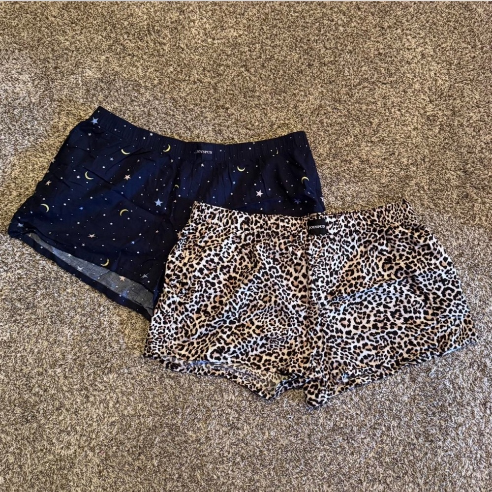 Stylish Women's Shorts Set - Leopard and Starry Night